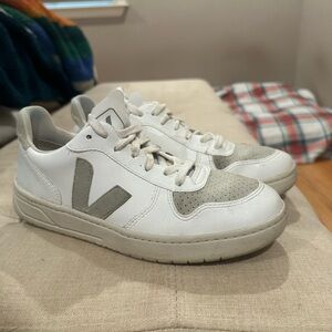 VEJA WHITE STREET SHOES WOMEN’S SIZE 8